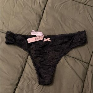 Victoria’s Secret Body by Victoria thong size M NWT